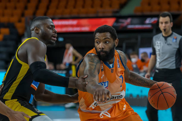 水平对抗中 水平对抗中